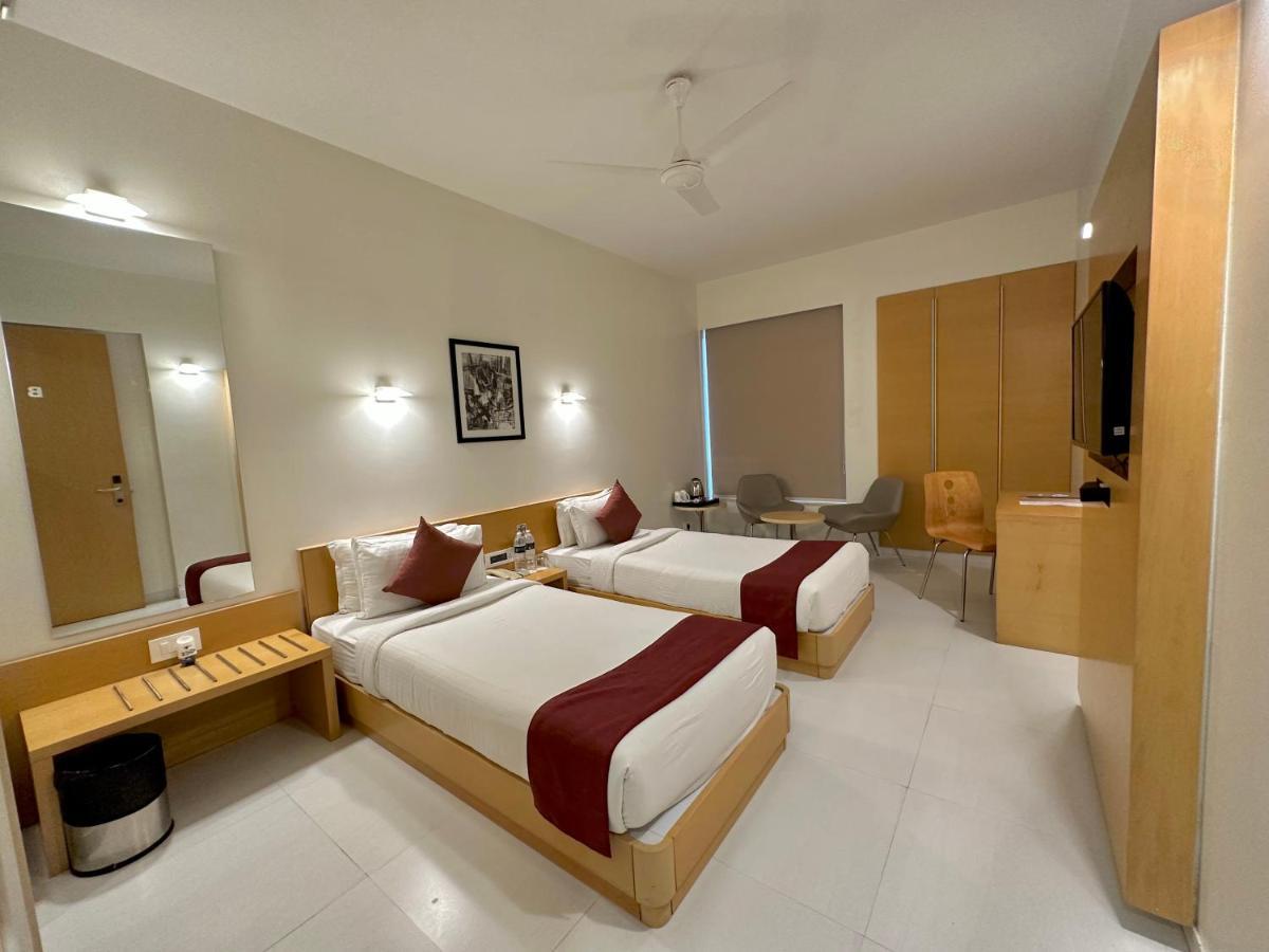 Quality Inn Patria Suites, Rajkot Esterno foto