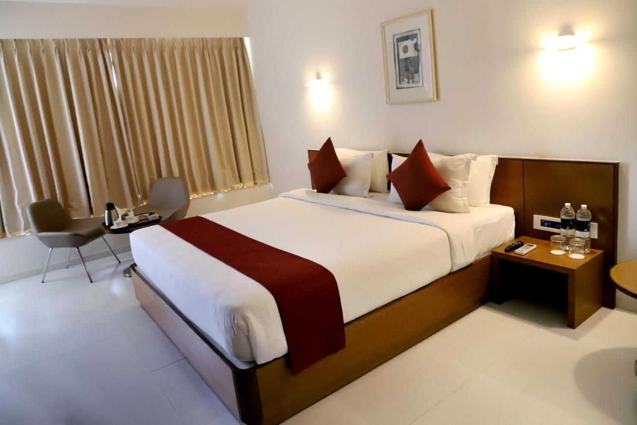 Quality Inn Patria Suites, Rajkot Esterno foto