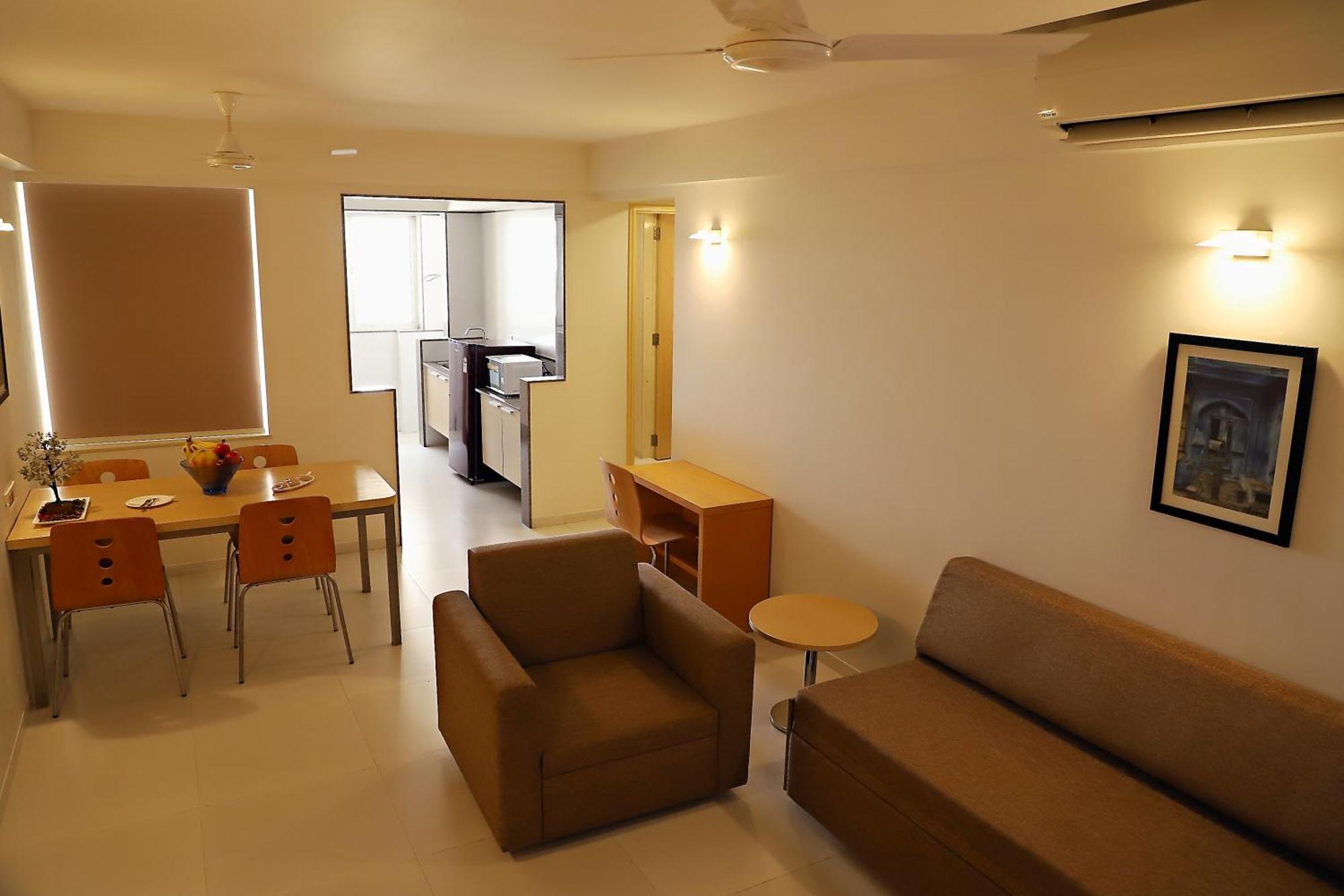 Quality Inn Patria Suites, Rajkot Esterno foto