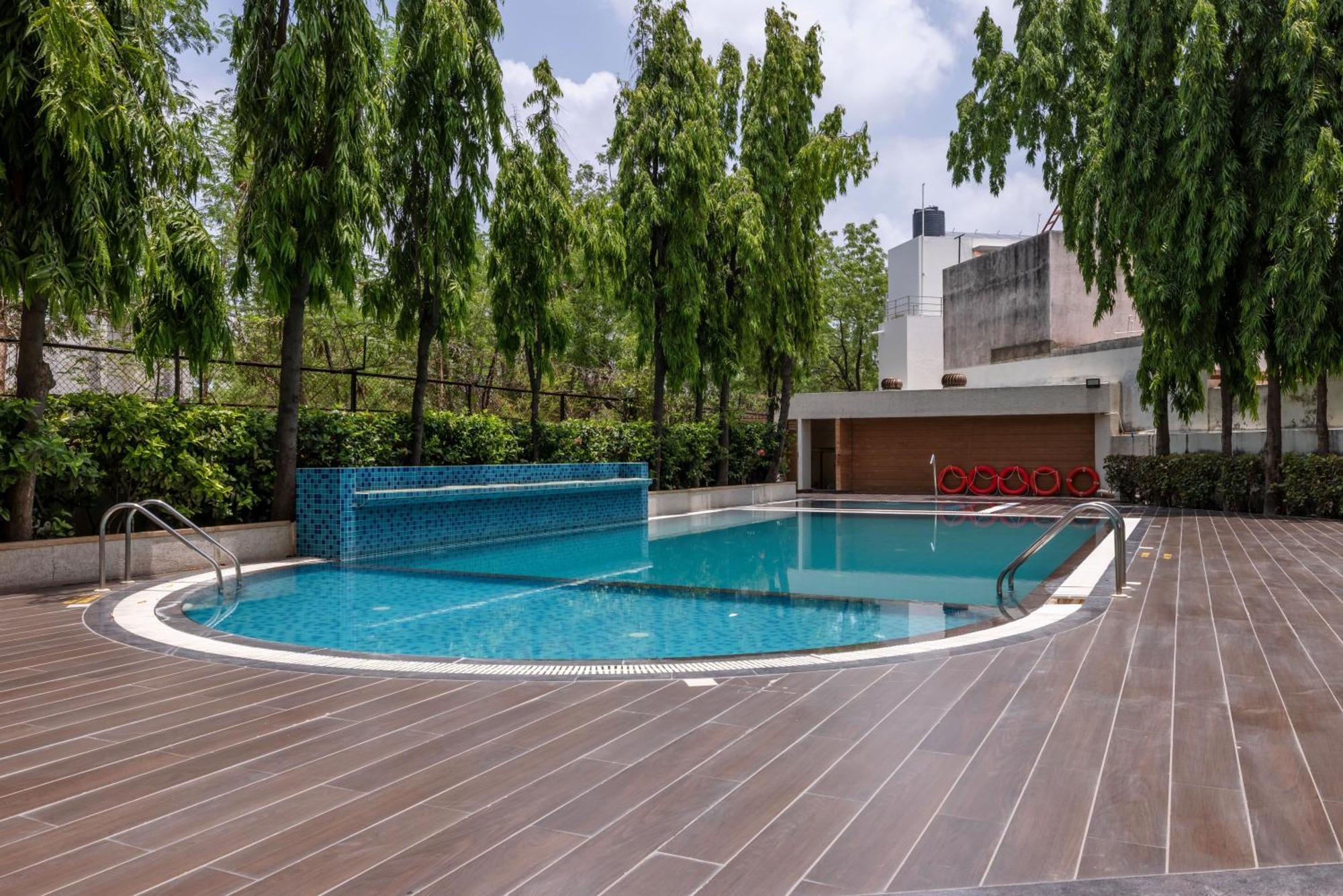 Quality Inn Patria Suites, Rajkot Esterno foto
