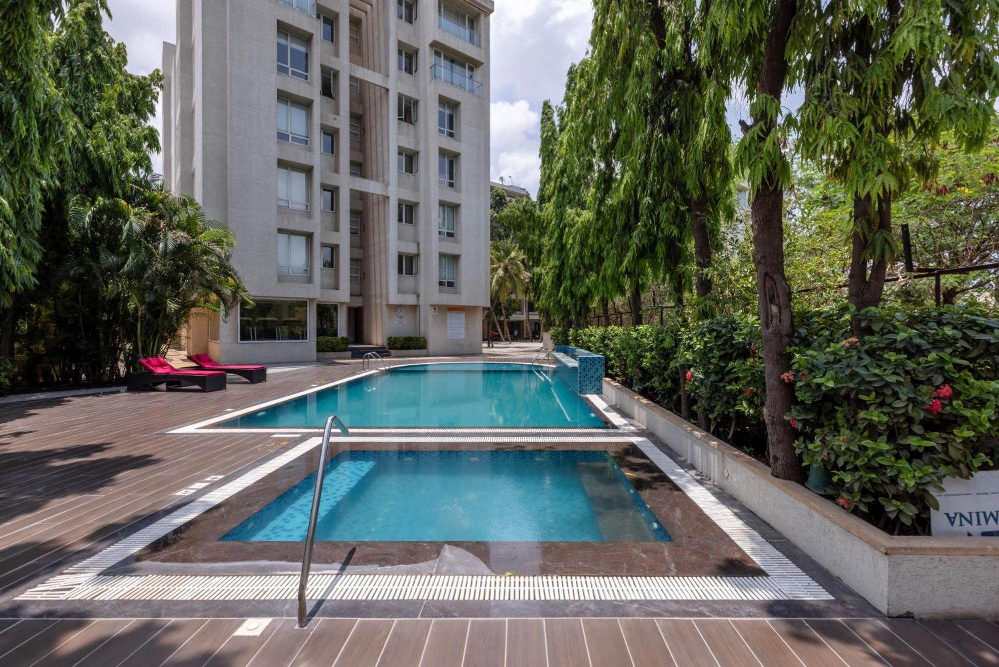 Quality Inn Patria Suites, Rajkot Esterno foto