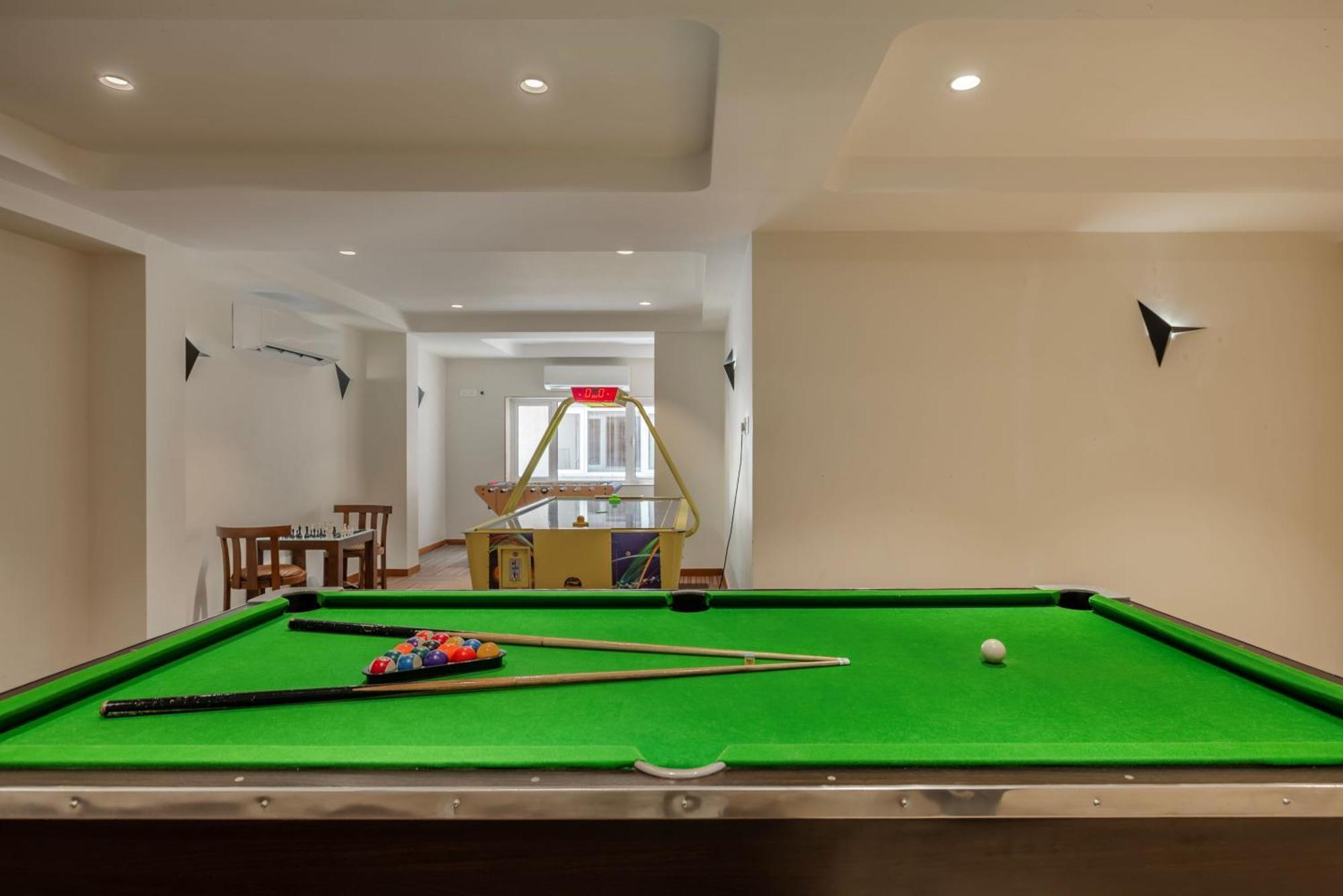 Quality Inn Patria Suites, Rajkot Esterno foto