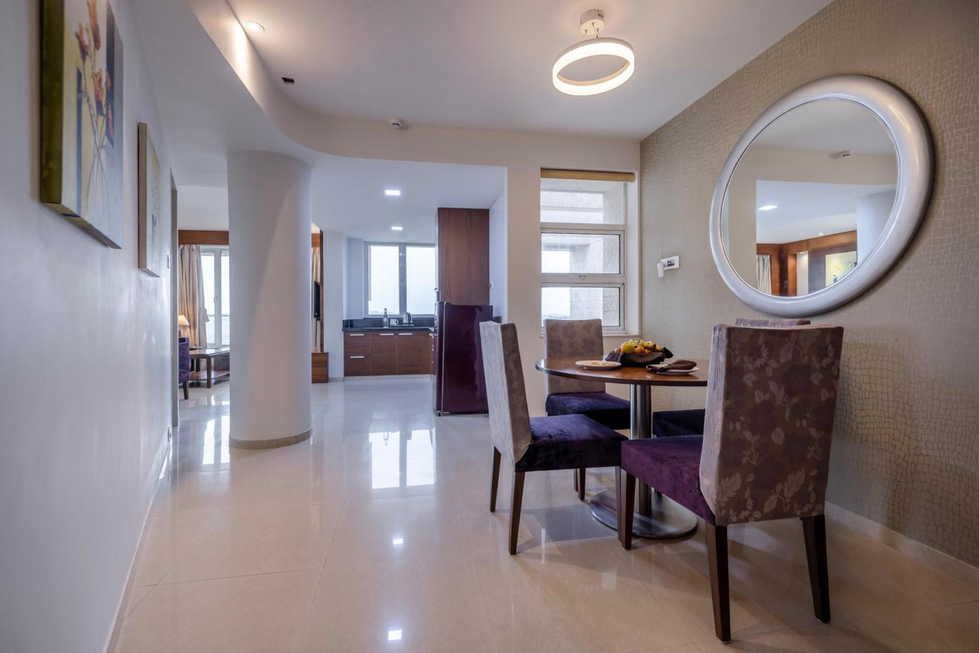 Quality Inn Patria Suites, Rajkot Esterno foto