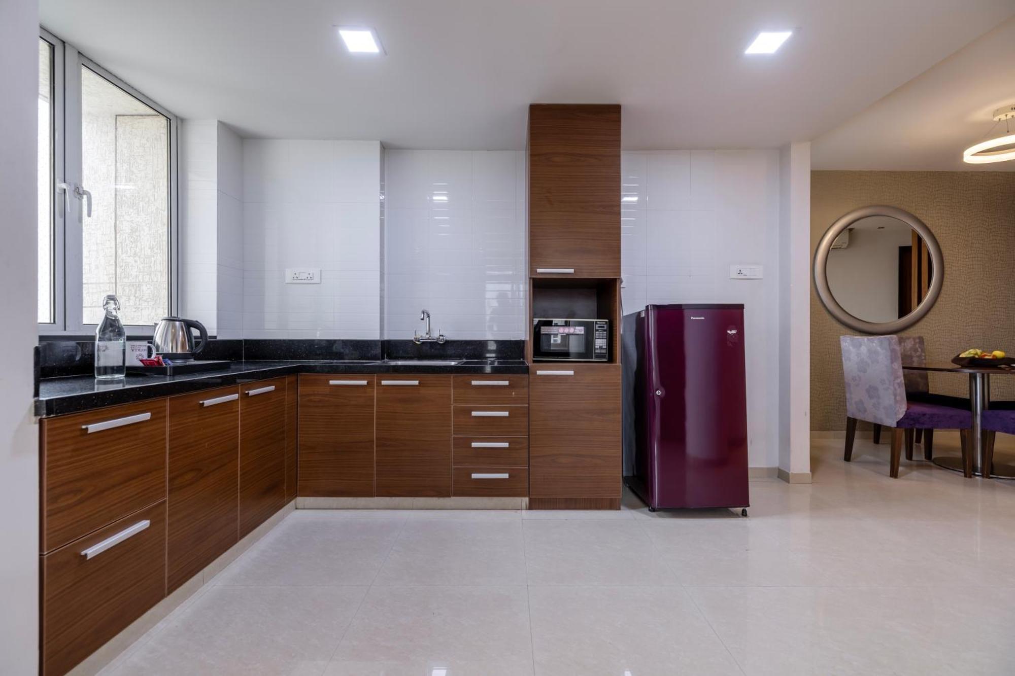 Quality Inn Patria Suites, Rajkot Esterno foto