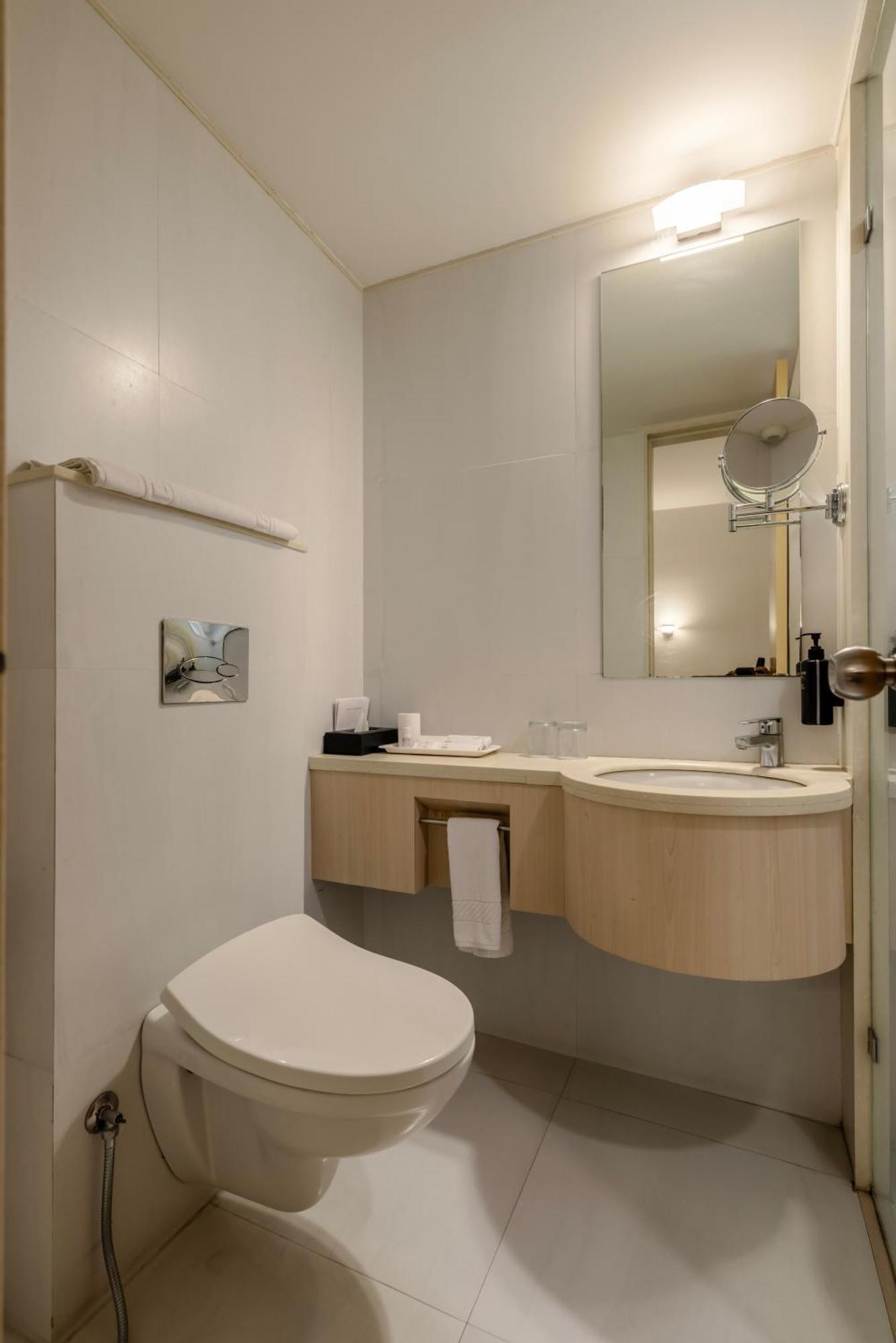 Quality Inn Patria Suites, Rajkot Esterno foto
