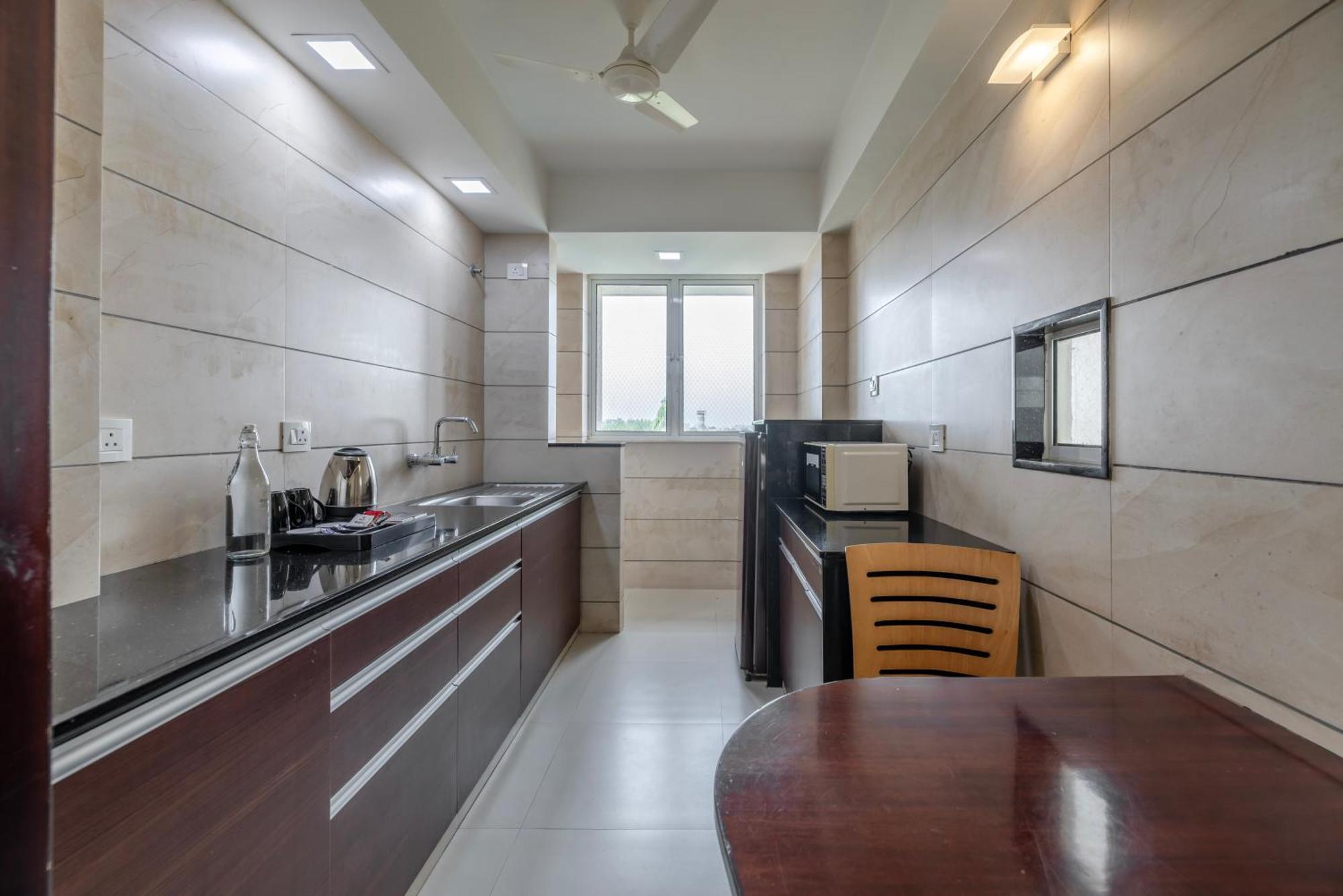 Quality Inn Patria Suites, Rajkot Esterno foto