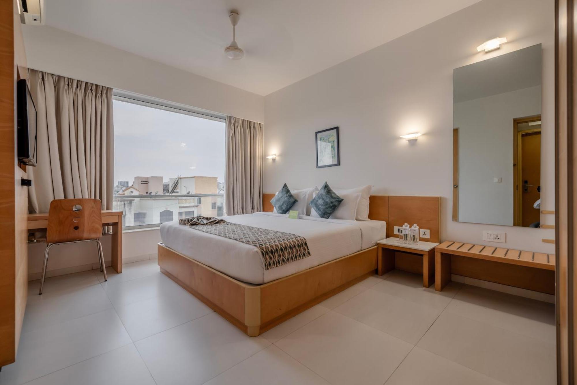 Quality Inn Patria Suites, Rajkot Esterno foto