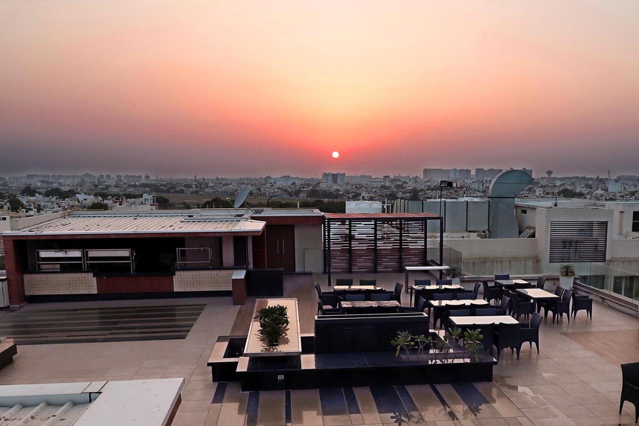 Quality Inn Patria Suites, Rajkot Esterno foto