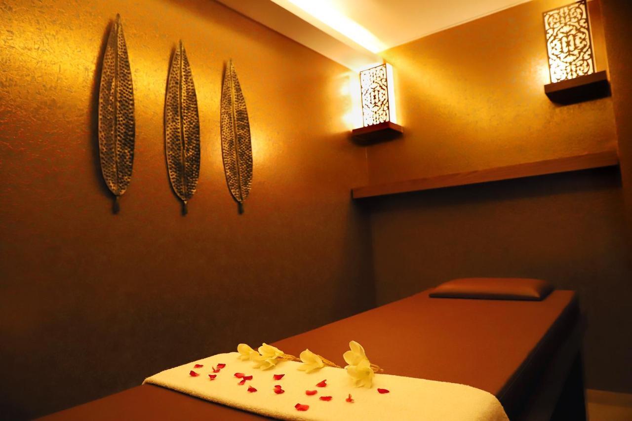 Quality Inn Patria Suites, Rajkot Esterno foto