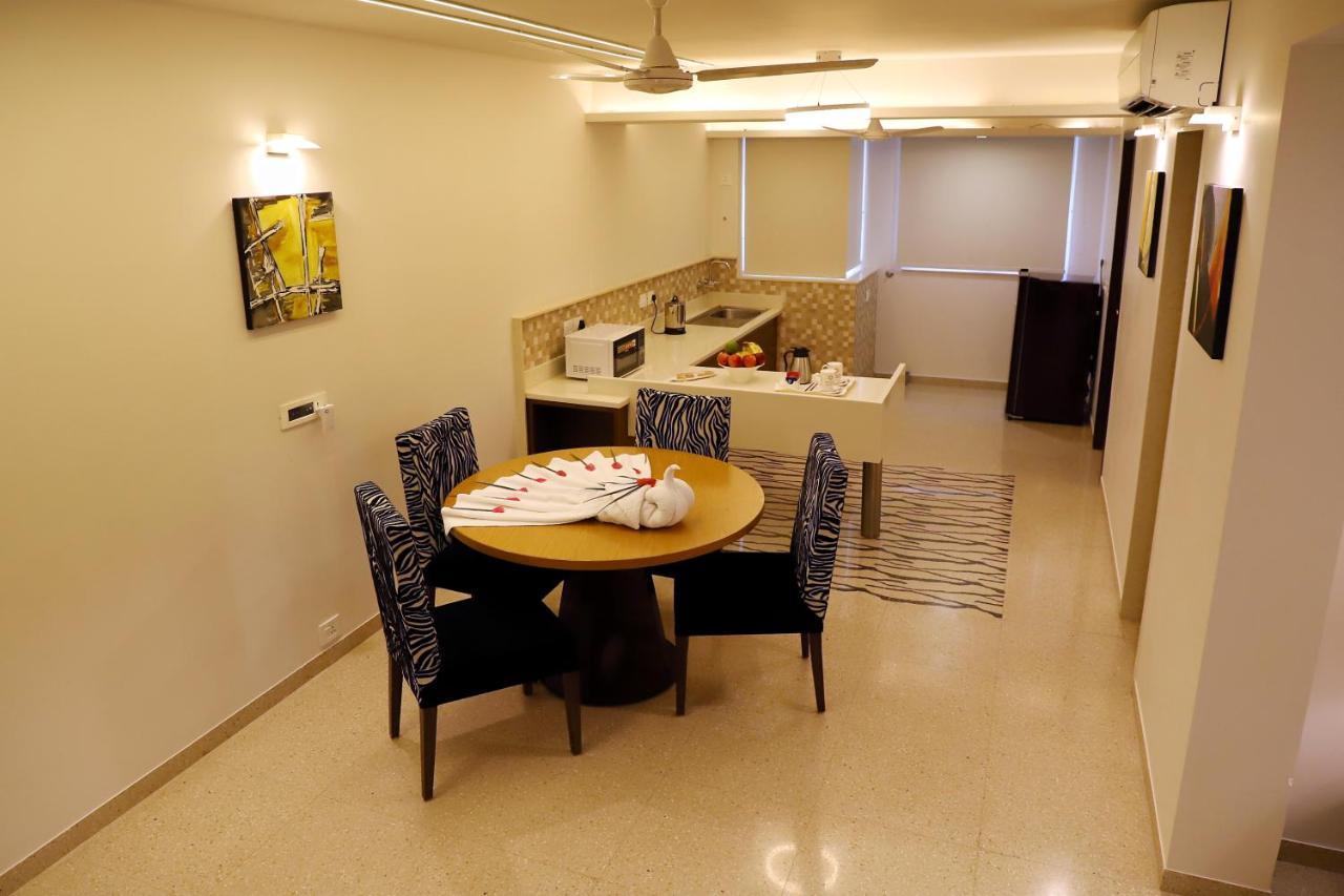 Quality Inn Patria Suites, Rajkot Esterno foto