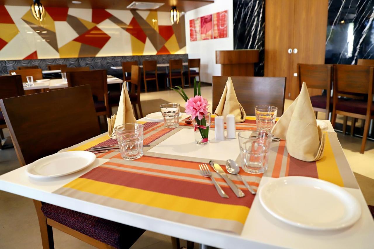 Quality Inn Patria Suites, Rajkot Esterno foto