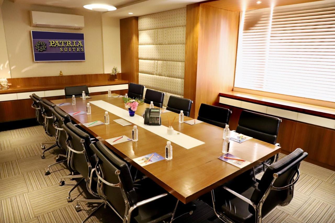 Quality Inn Patria Suites, Rajkot Esterno foto