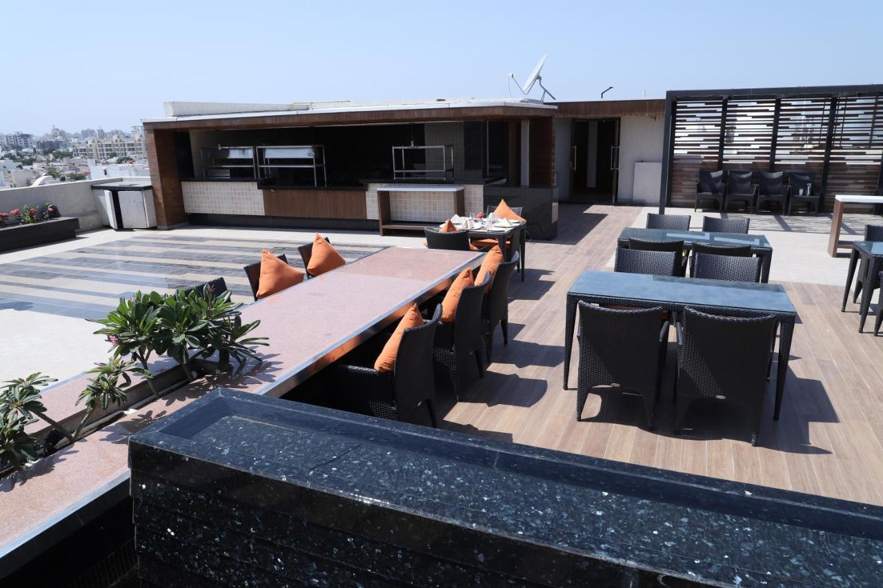 Quality Inn Patria Suites, Rajkot Esterno foto
